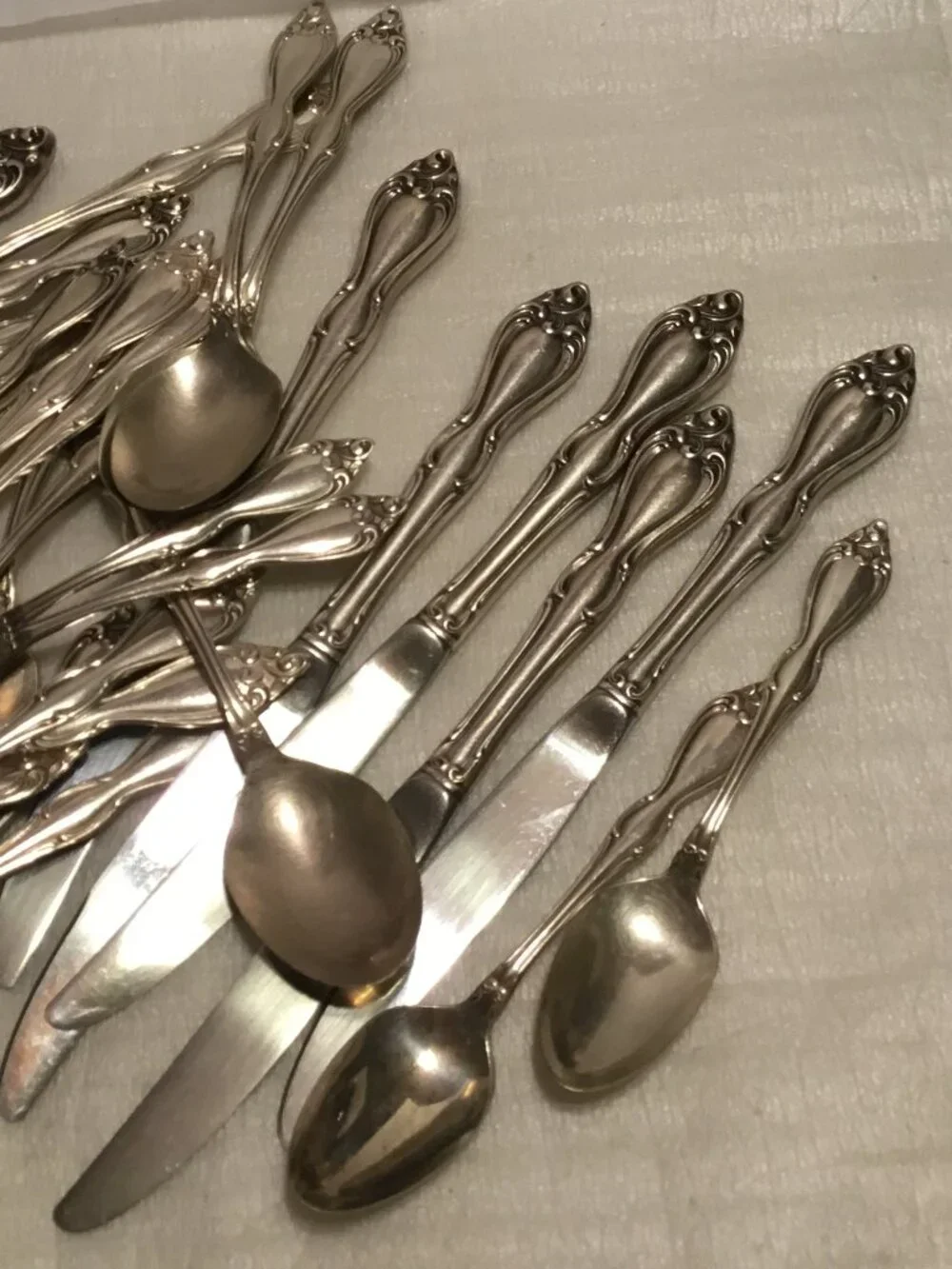 Vintage 1949 William Rogers Oneida silverware 36 pieces Old South II pattern
